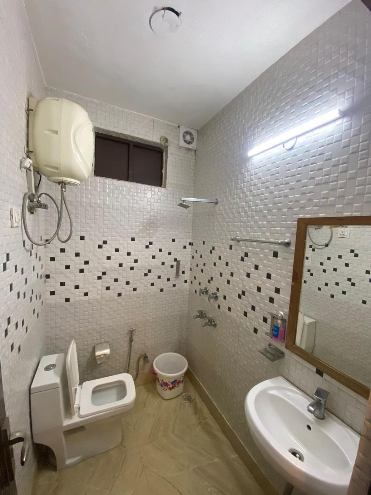 Comfortable * New Delhi